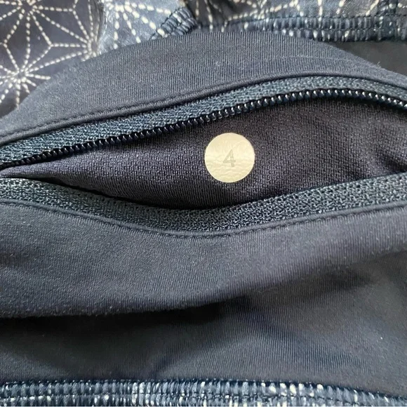 Lululemon Athletica Run Times Navy Printed Mid Rise Lined Athletic Shorts Size 4 - Picture 8 of 9